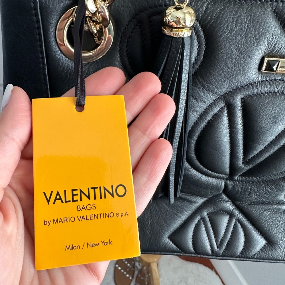 🖤NWT VALENTINO Luisa Magnus Signature LEATHER BLACK PURSE w GOLD CHAIN🖤 - Picture 13 of 16